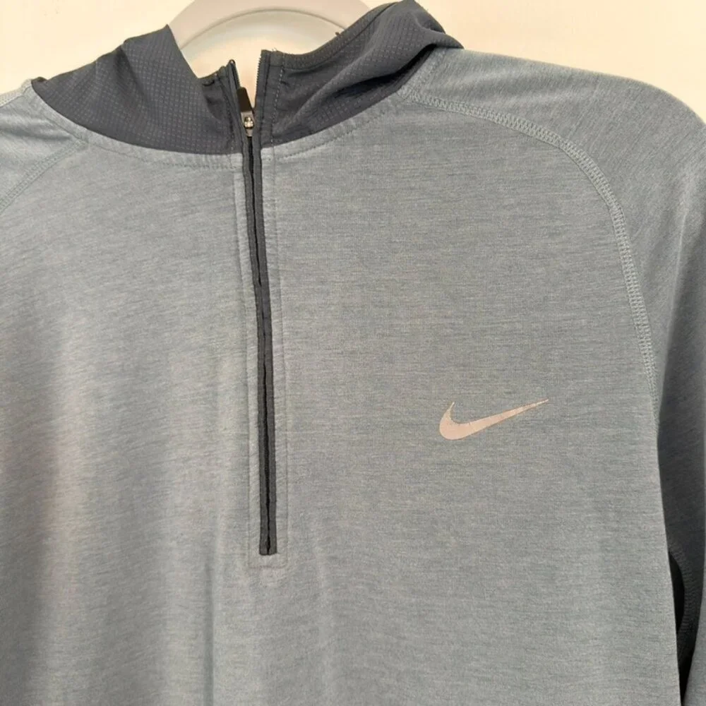 🏃‍♂️ Nike Dri-FIT Running 1/2-Zip Hoodie – Reflective Gray (Size M)